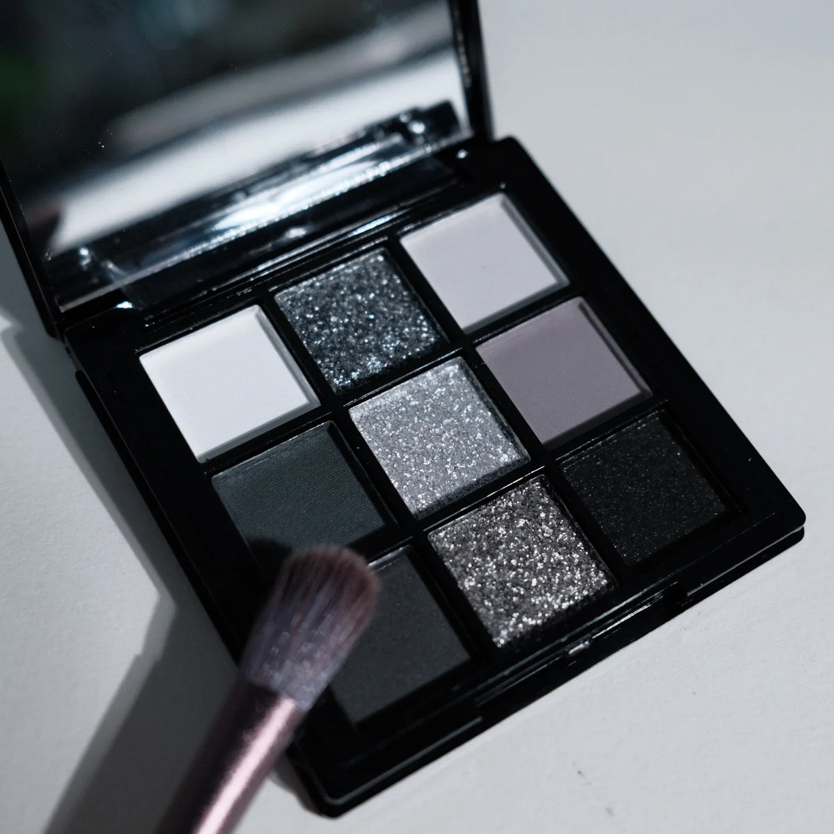 9-shade Eyeshadow Palette Black Swan